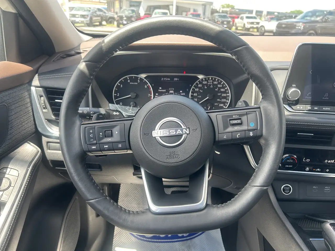 Nissan Rogue снимка Nissan Rogue