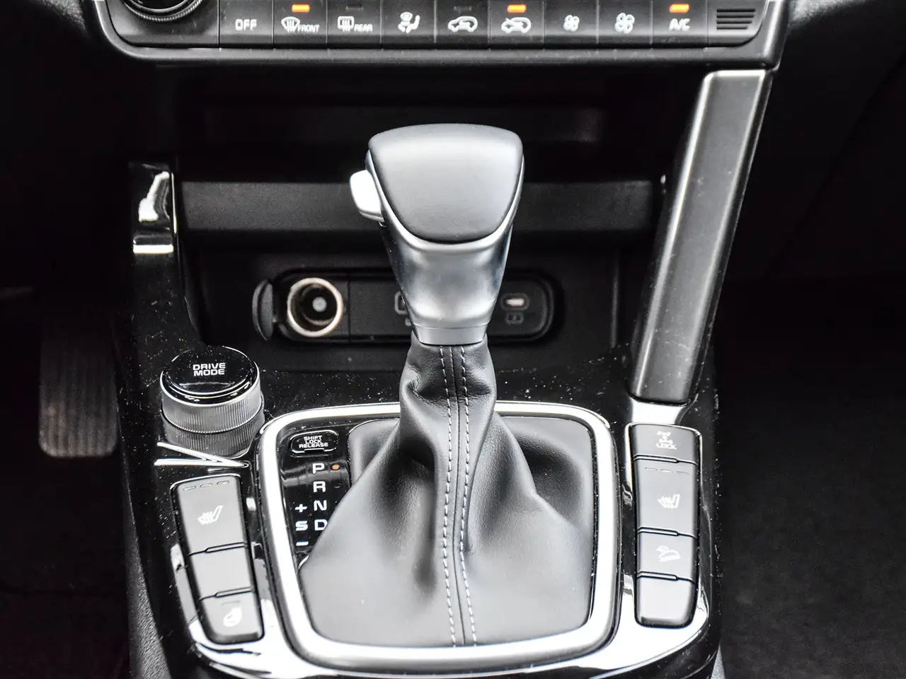 Kia Seltos снимка Kia Seltos