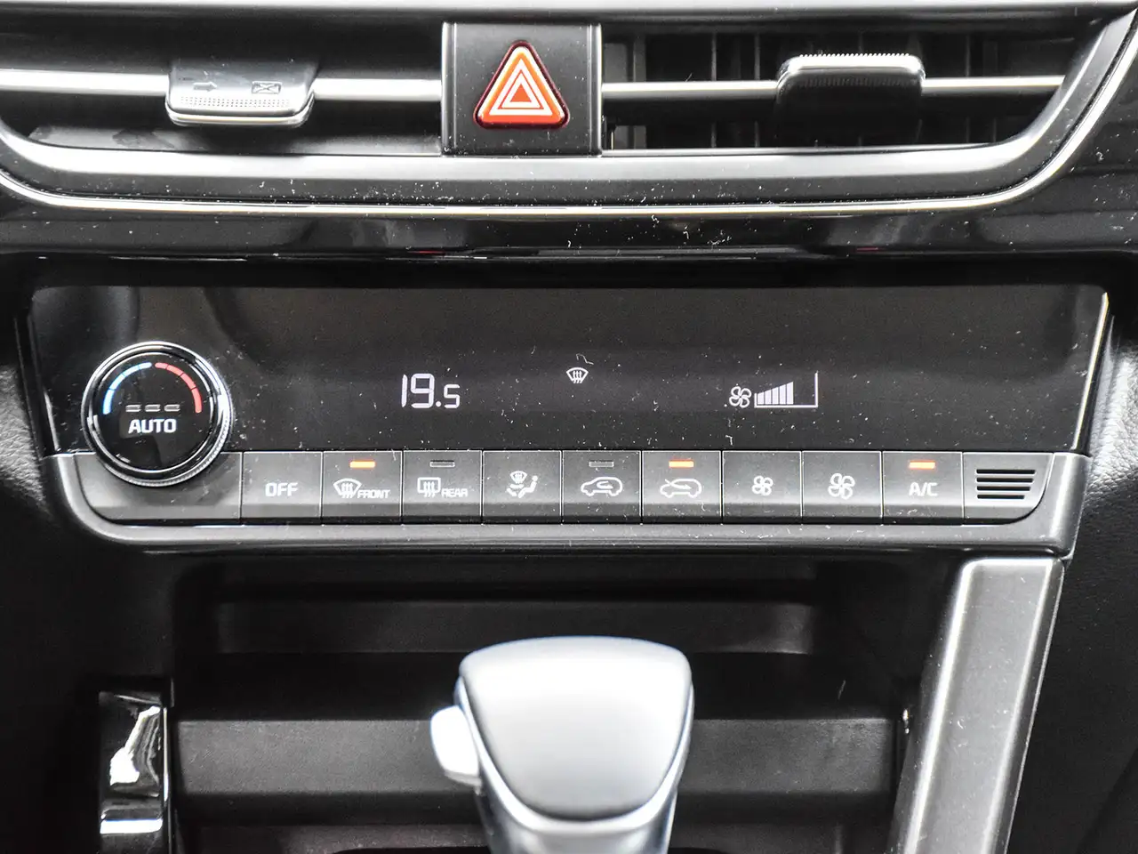 Kia Seltos снимка Kia Seltos