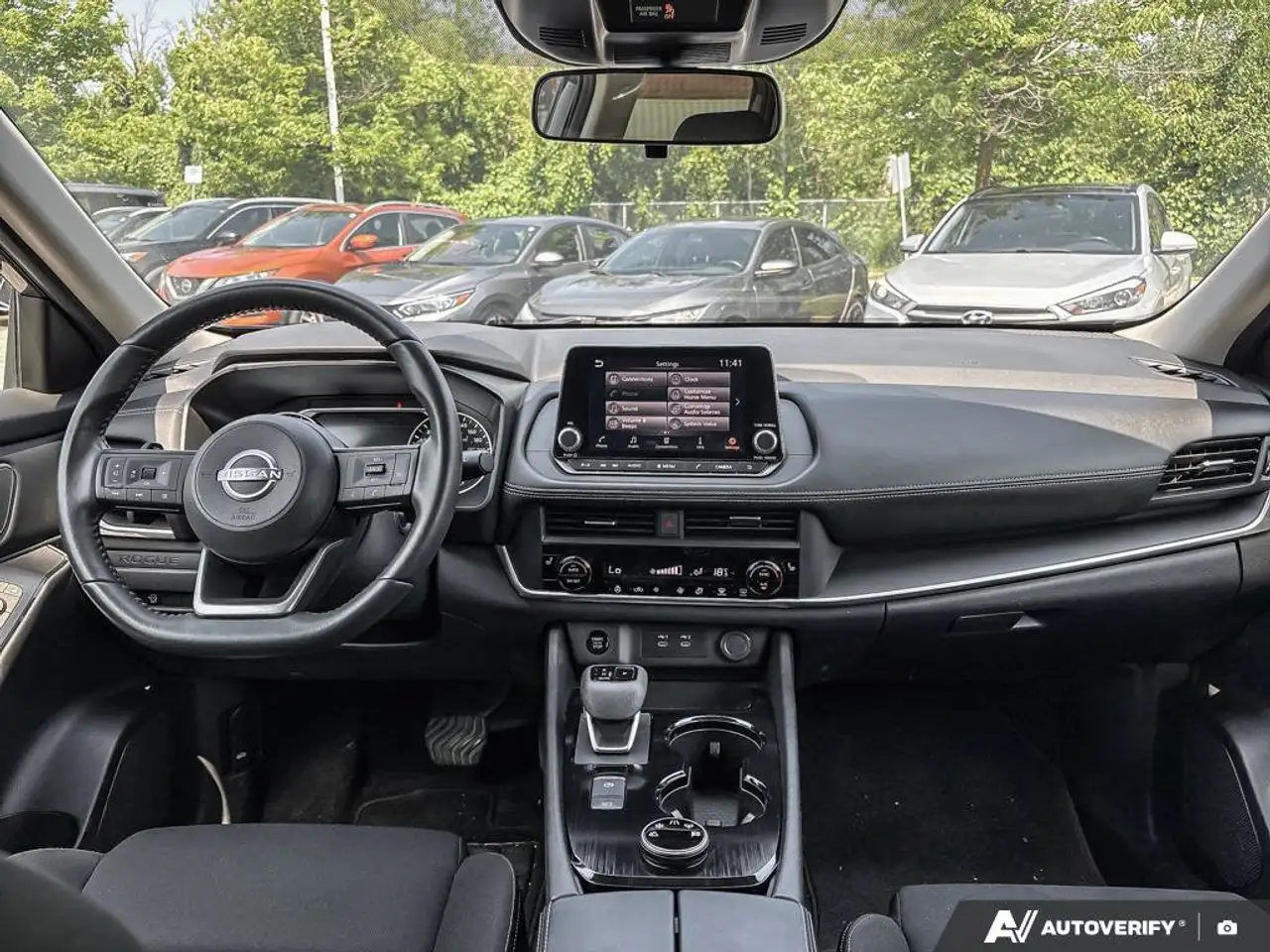 Nissan Rogue снимка Nissan Rogue