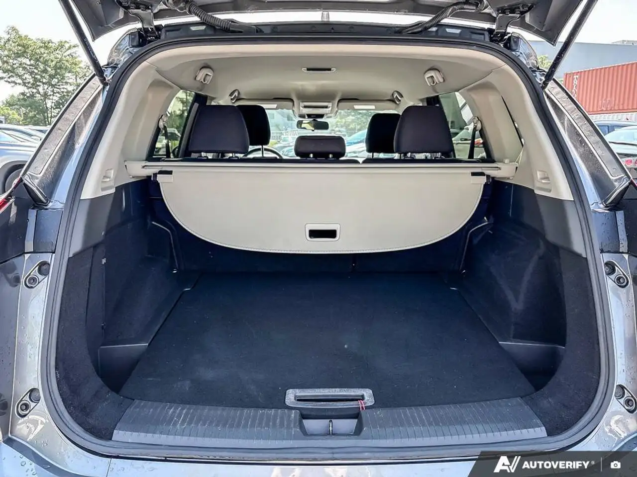 Nissan Rogue снимка Nissan Rogue