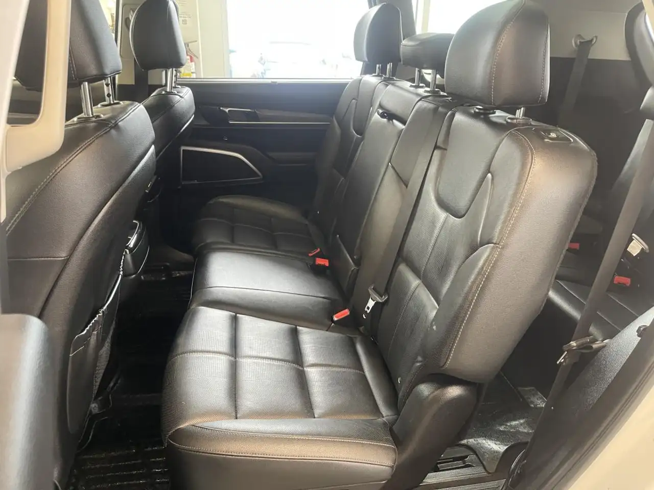 Kia Telluride снимка Kia Telluride