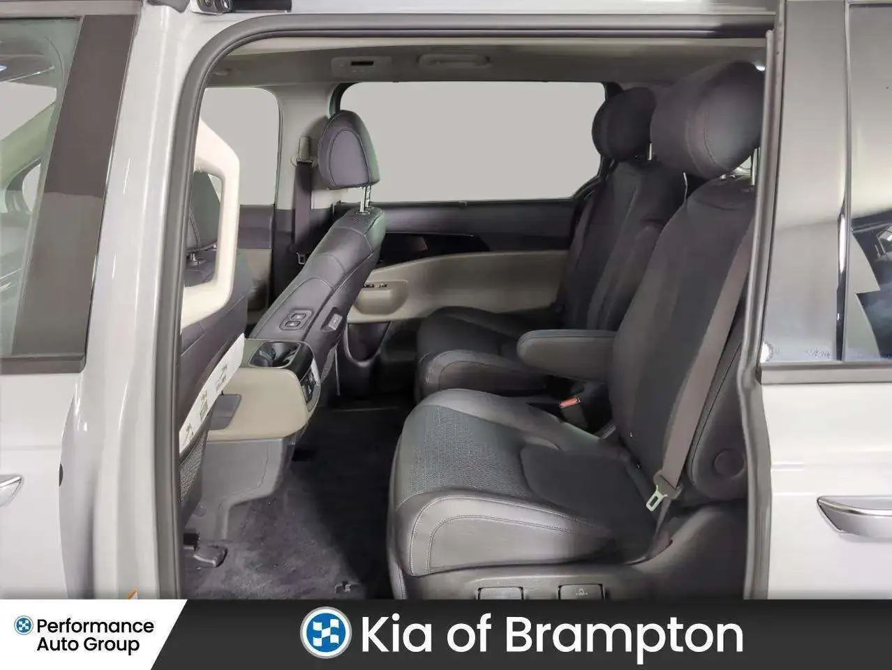 Kia Carnival снимка Kia Carnival
