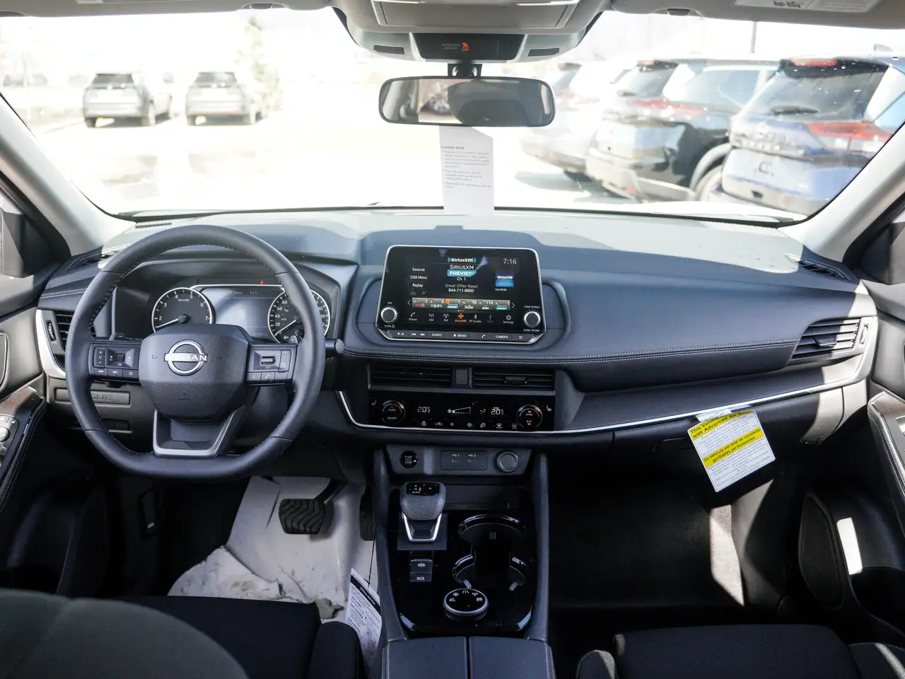 Nissan Rogue снимка Nissan Rogue