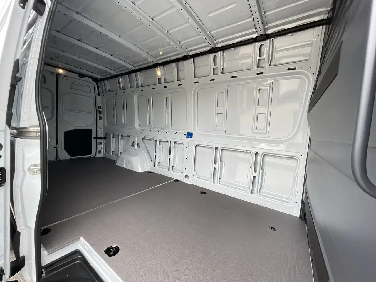Mercedes-Benz Sprinter снимка Mercedes-Benz Sprinter