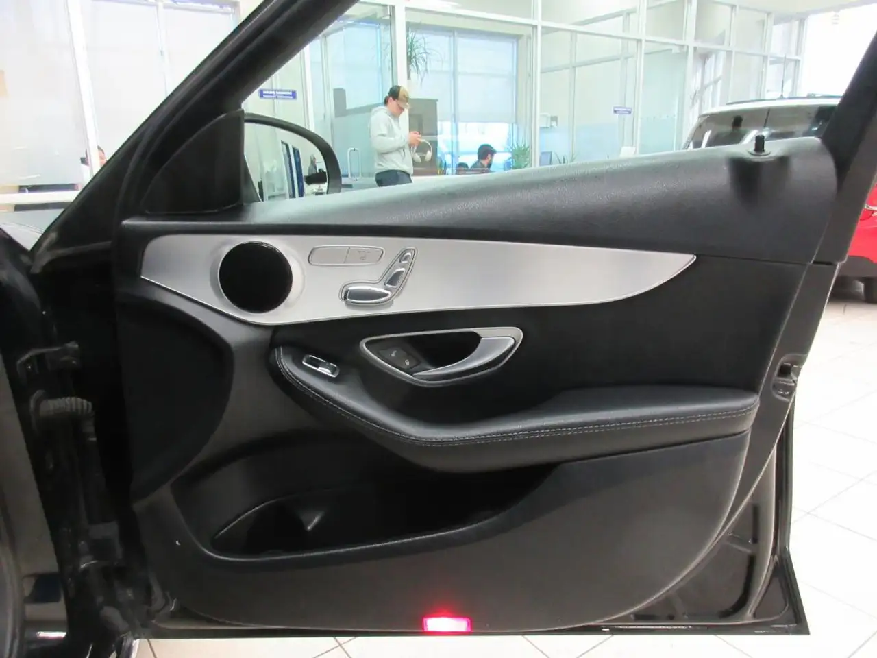 Mercedes-Benz C-Class снимка Mercedes-Benz C-Class