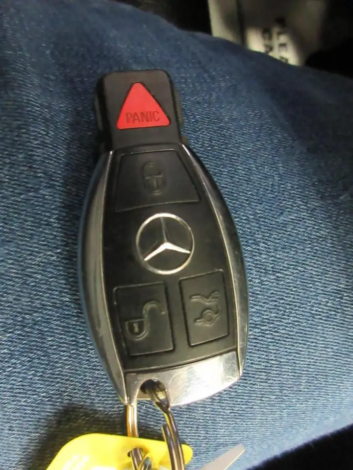 Mercedes-Benz C-Class снимка Mercedes-Benz C-Class