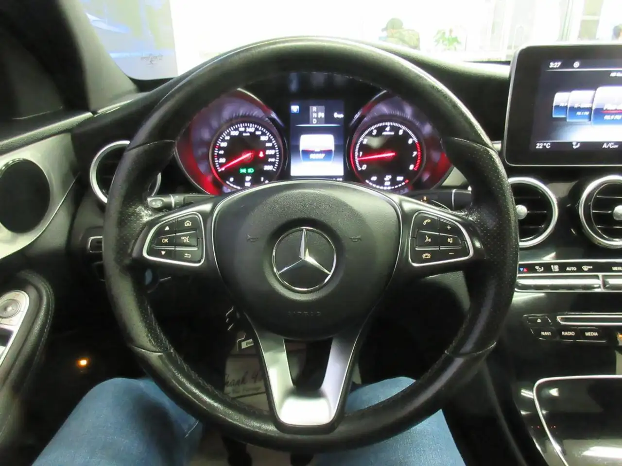 Mercedes-Benz C-Class снимка Mercedes-Benz C-Class