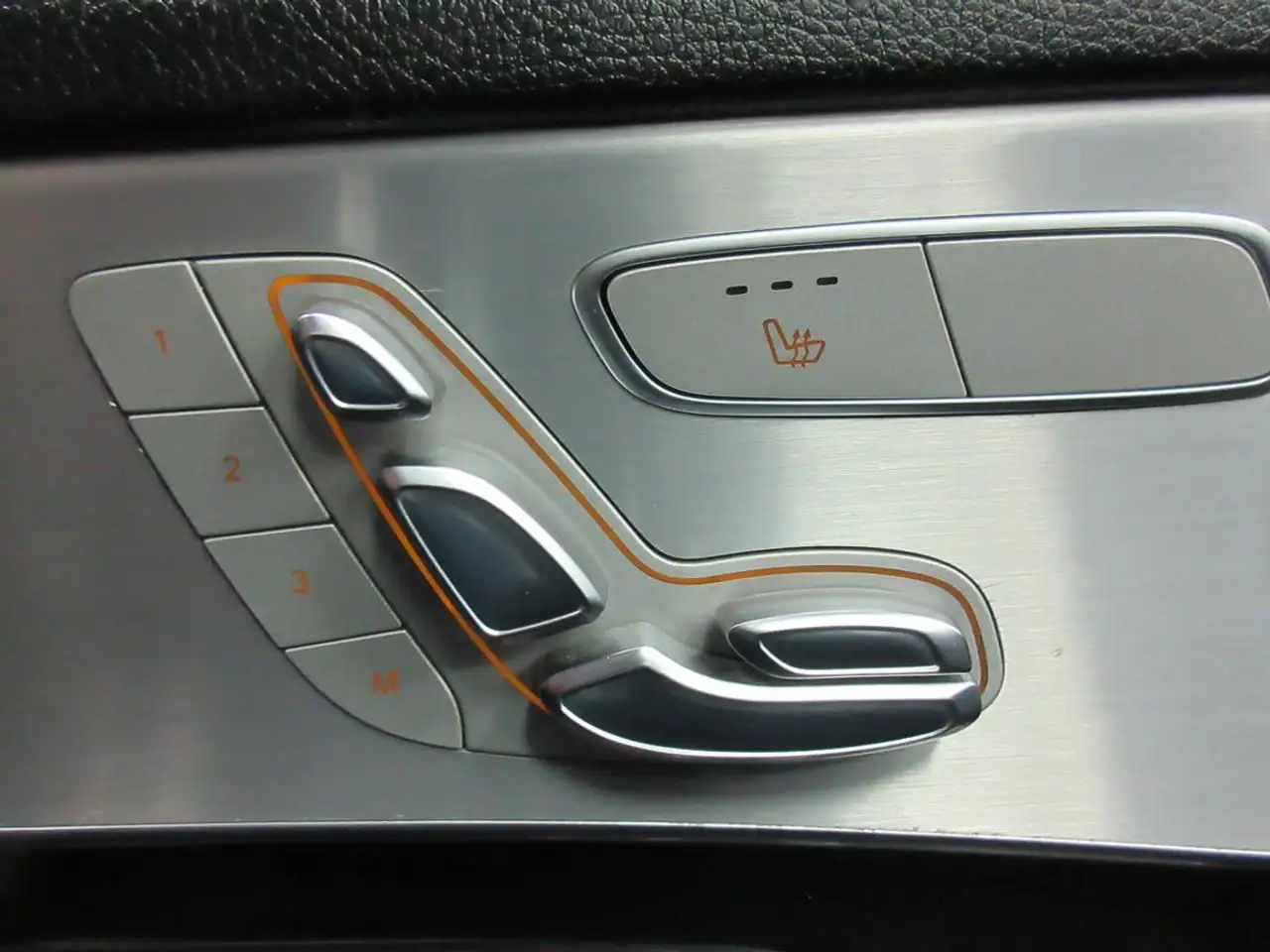 Mercedes-Benz C-Class снимка Mercedes-Benz C-Class