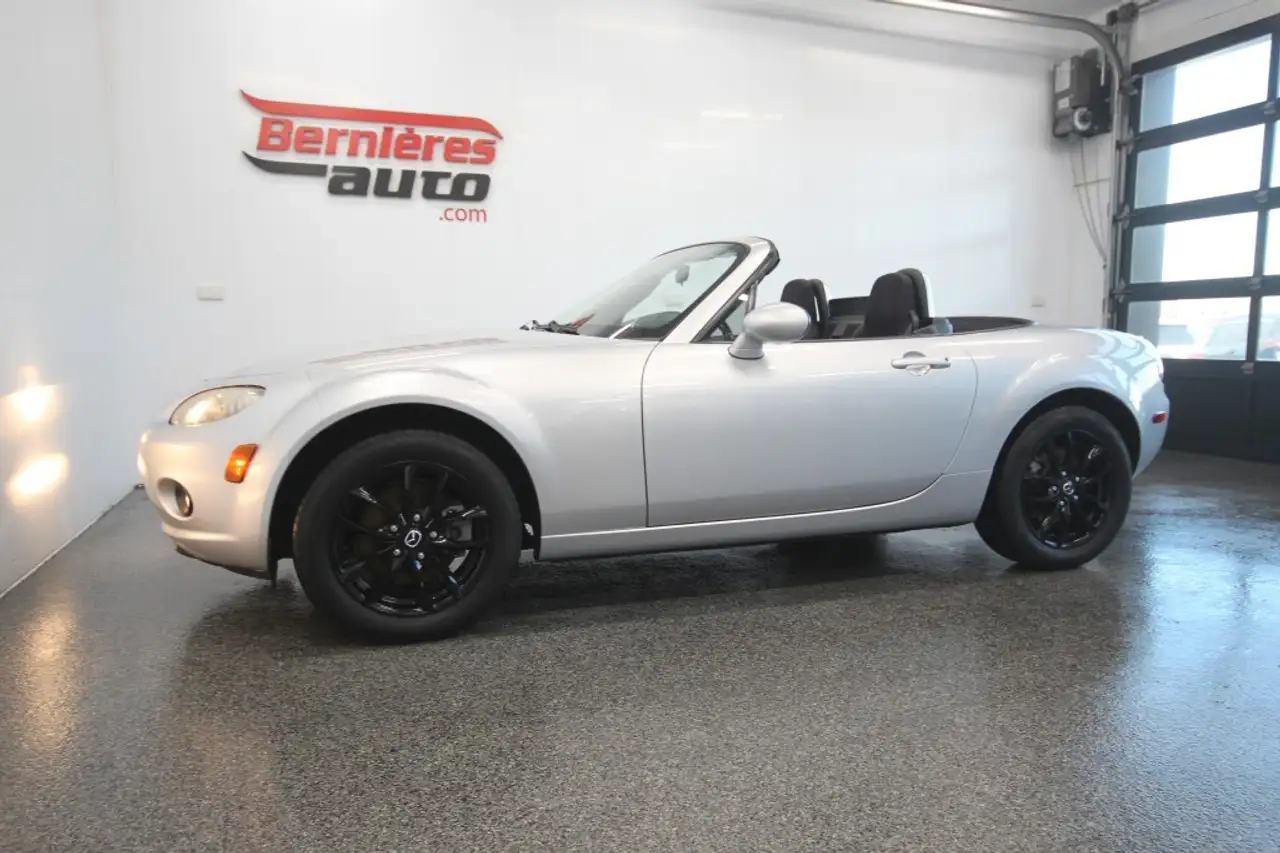 Mazda MX-5 Miata снимка Mazda MX-5 Miata