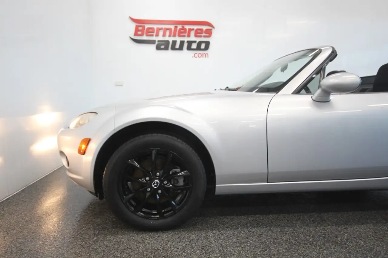 Mazda MX-5 Miata снимка Mazda MX-5 Miata