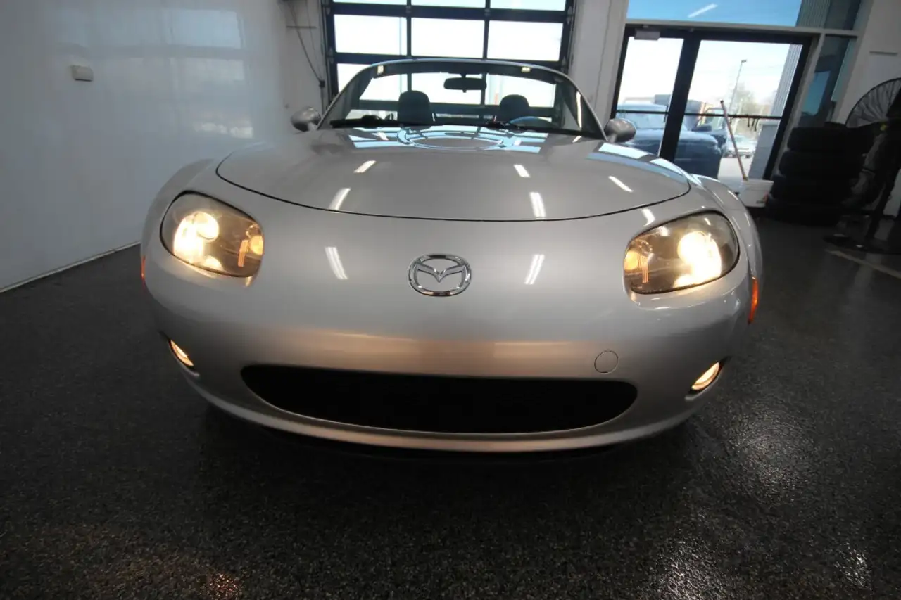 Mazda MX-5 Miata снимка Mazda MX-5 Miata