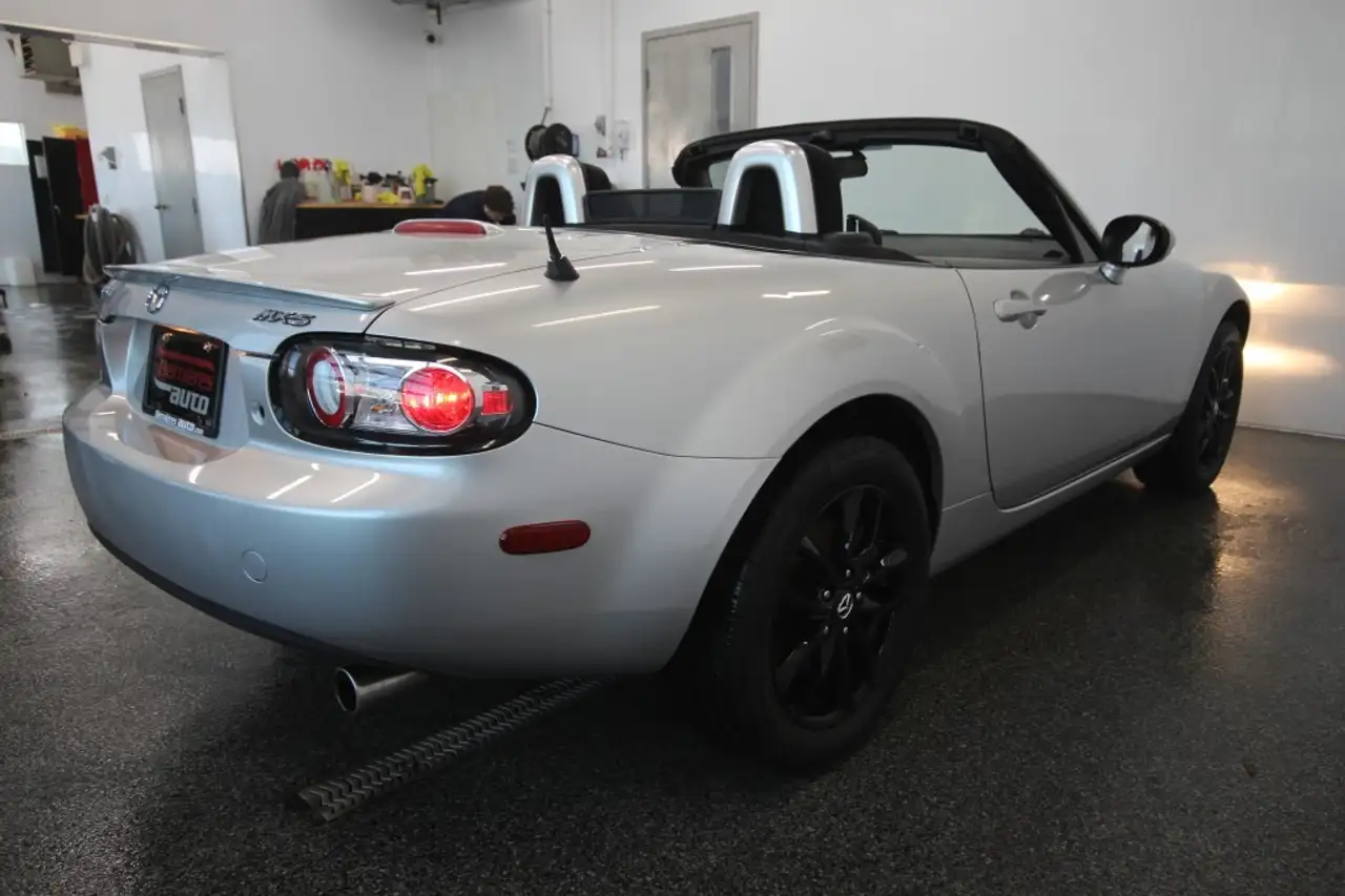 Mazda MX-5 Miata снимка Mazda MX-5 Miata