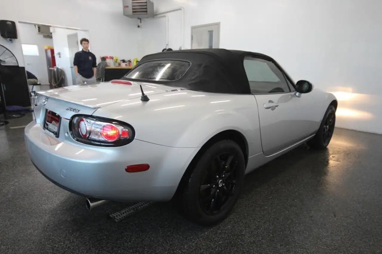 Mazda MX-5 Miata снимка Mazda MX-5 Miata
