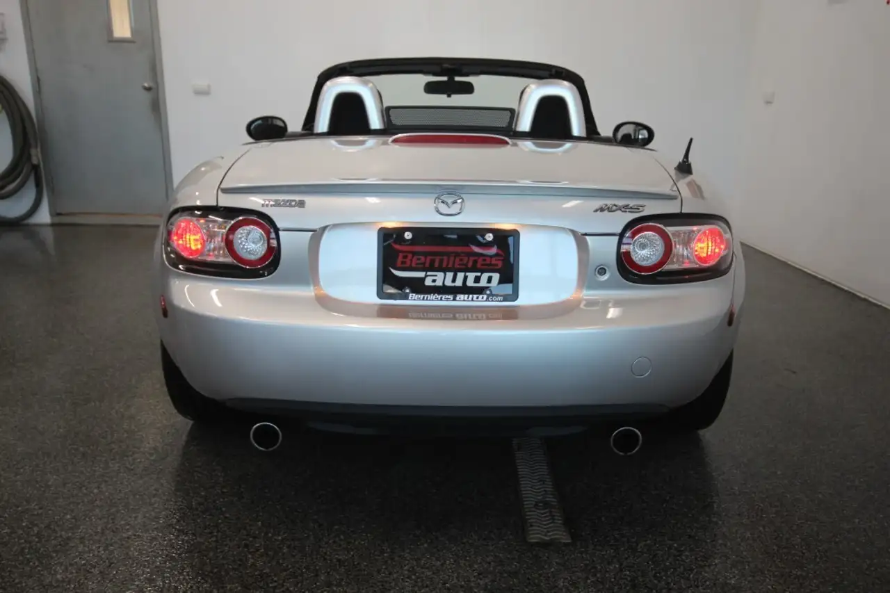 Mazda MX-5 Miata снимка Mazda MX-5 Miata
