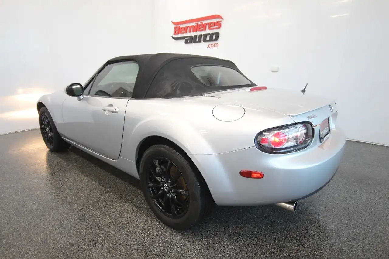 Mazda MX-5 Miata снимка Mazda MX-5 Miata