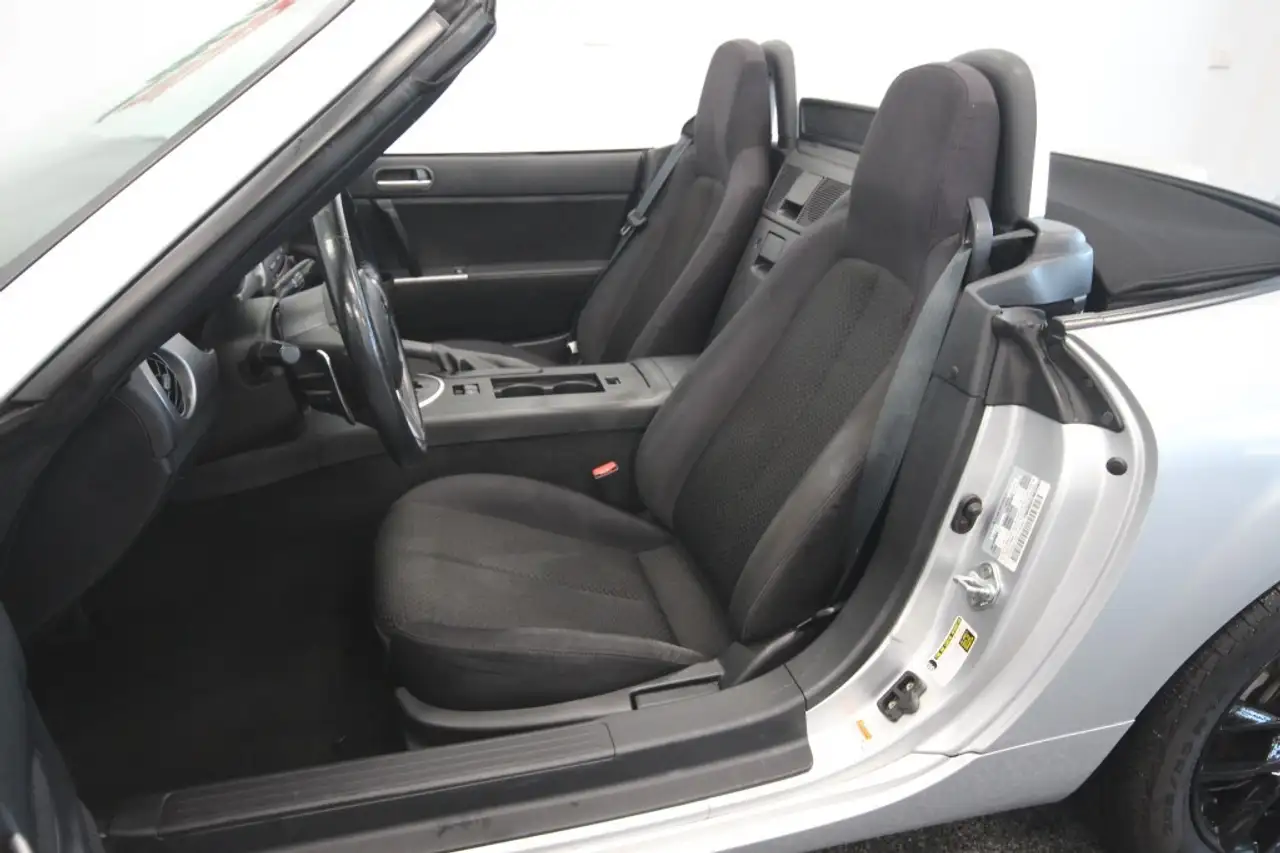 Mazda MX-5 Miata снимка Mazda MX-5 Miata