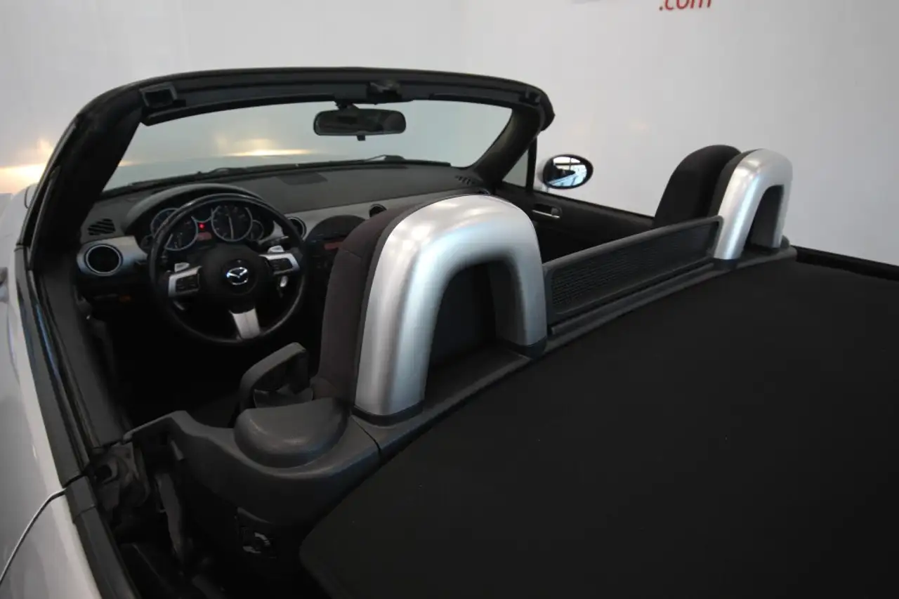 Mazda MX-5 Miata снимка Mazda MX-5 Miata