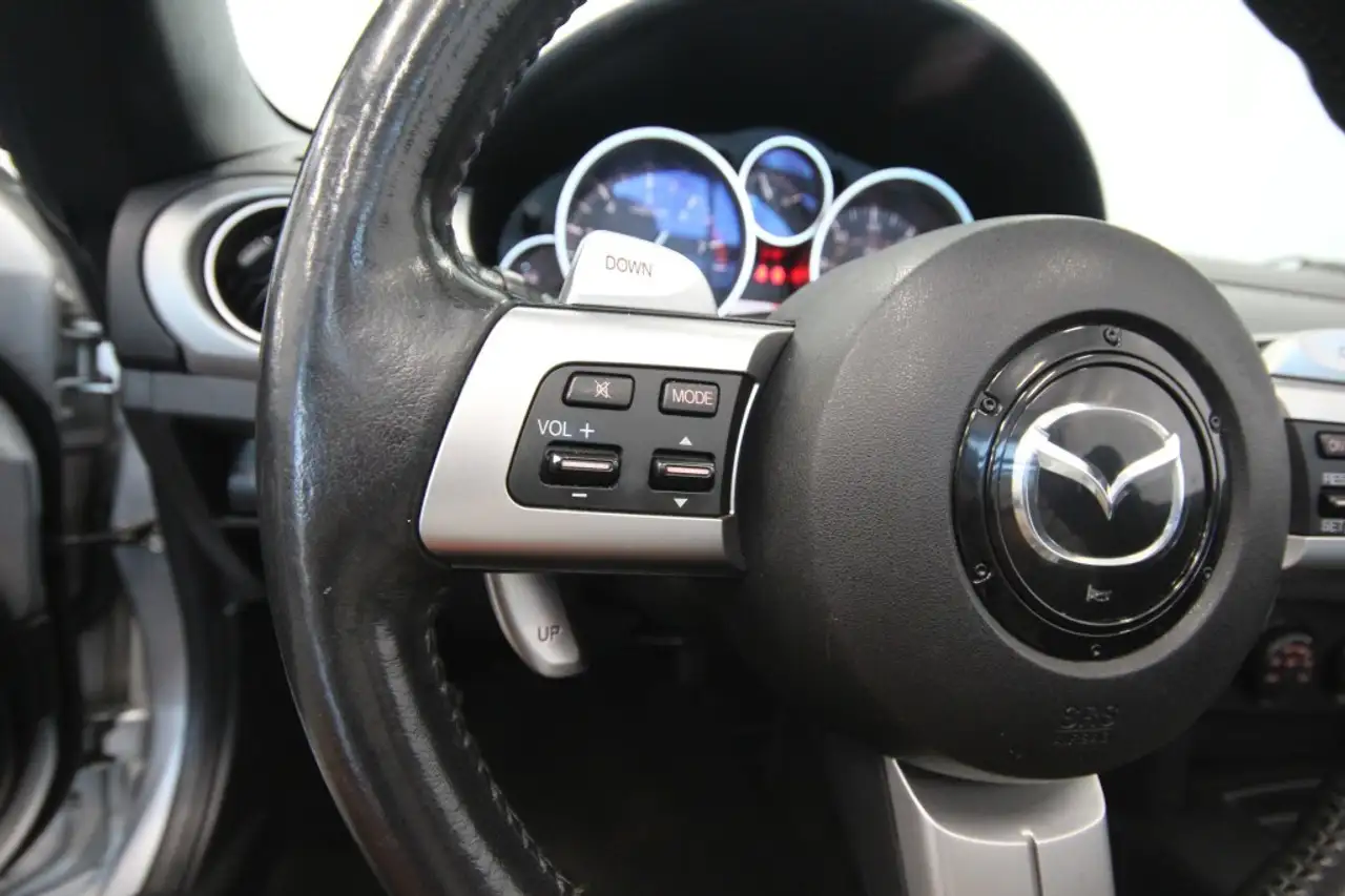 Mazda MX-5 Miata снимка Mazda MX-5 Miata