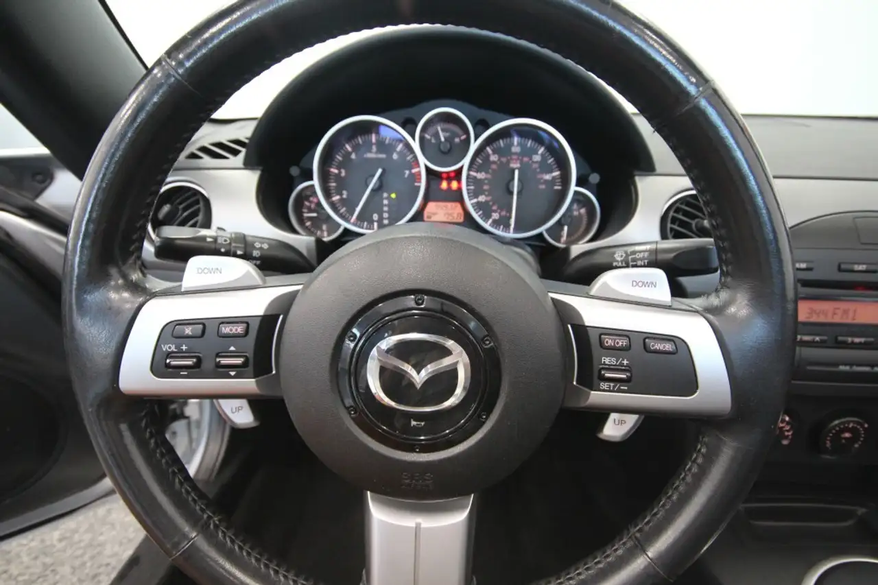 Mazda MX-5 Miata снимка Mazda MX-5 Miata