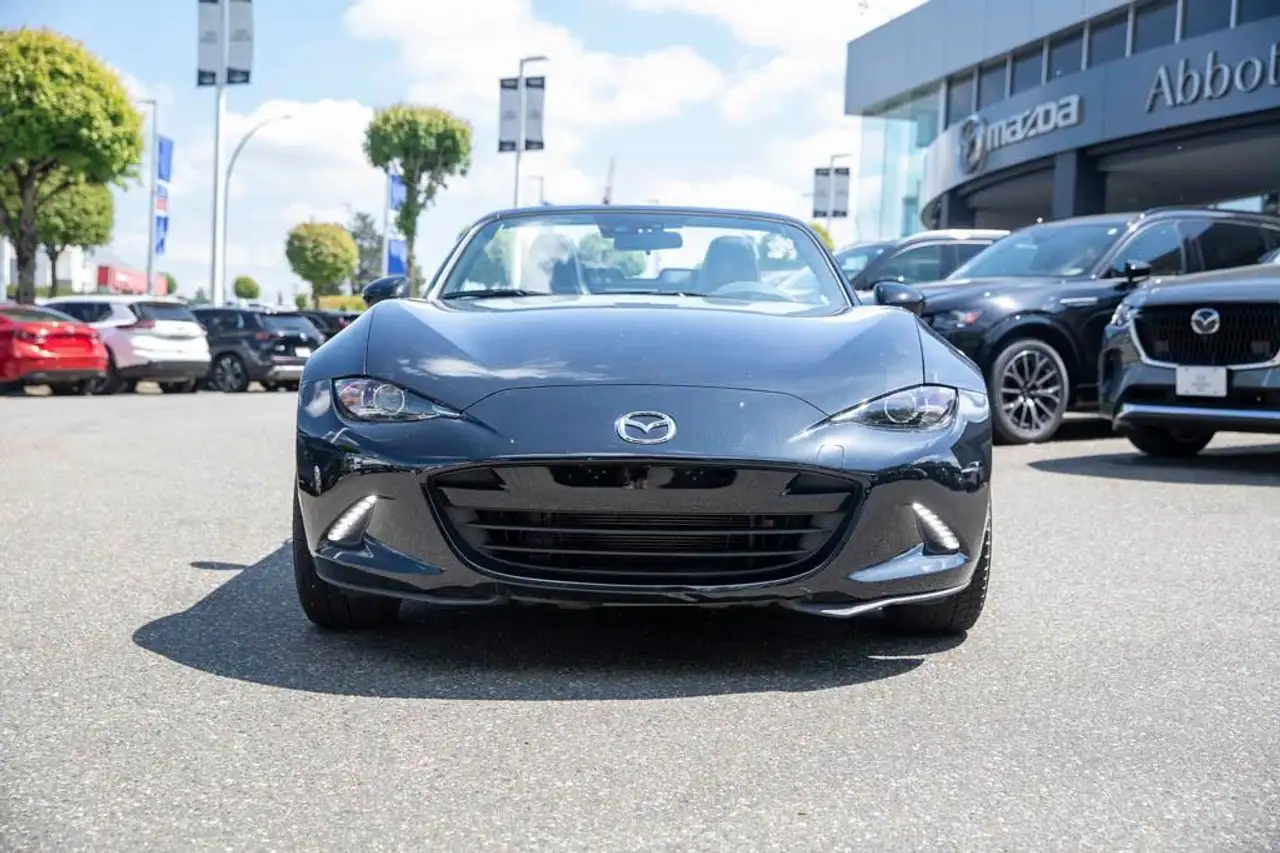 Mazda MX-5 Miata photo Mazda MX-5 Miata