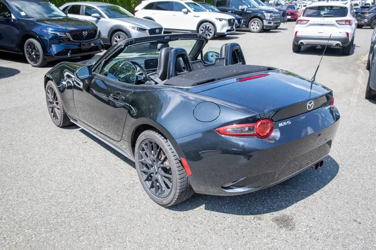 Mazda MX-5 Miata photo Mazda MX-5 Miata