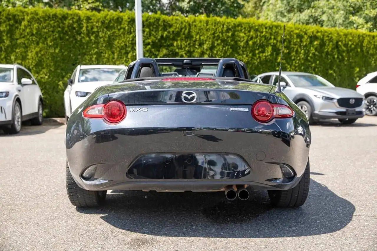 Mazda MX-5 Miata photo Mazda MX-5 Miata
