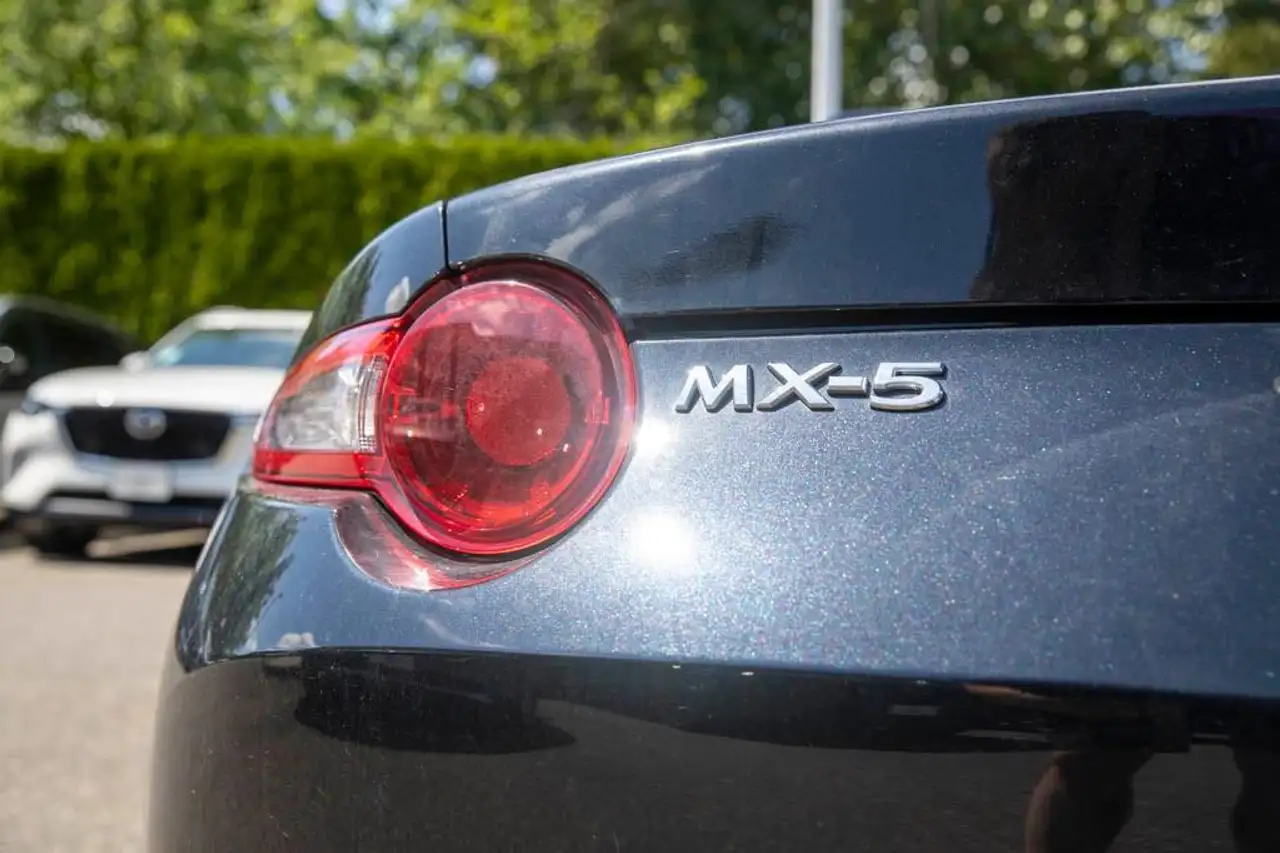 Mazda MX-5 Miata photo Mazda MX-5 Miata