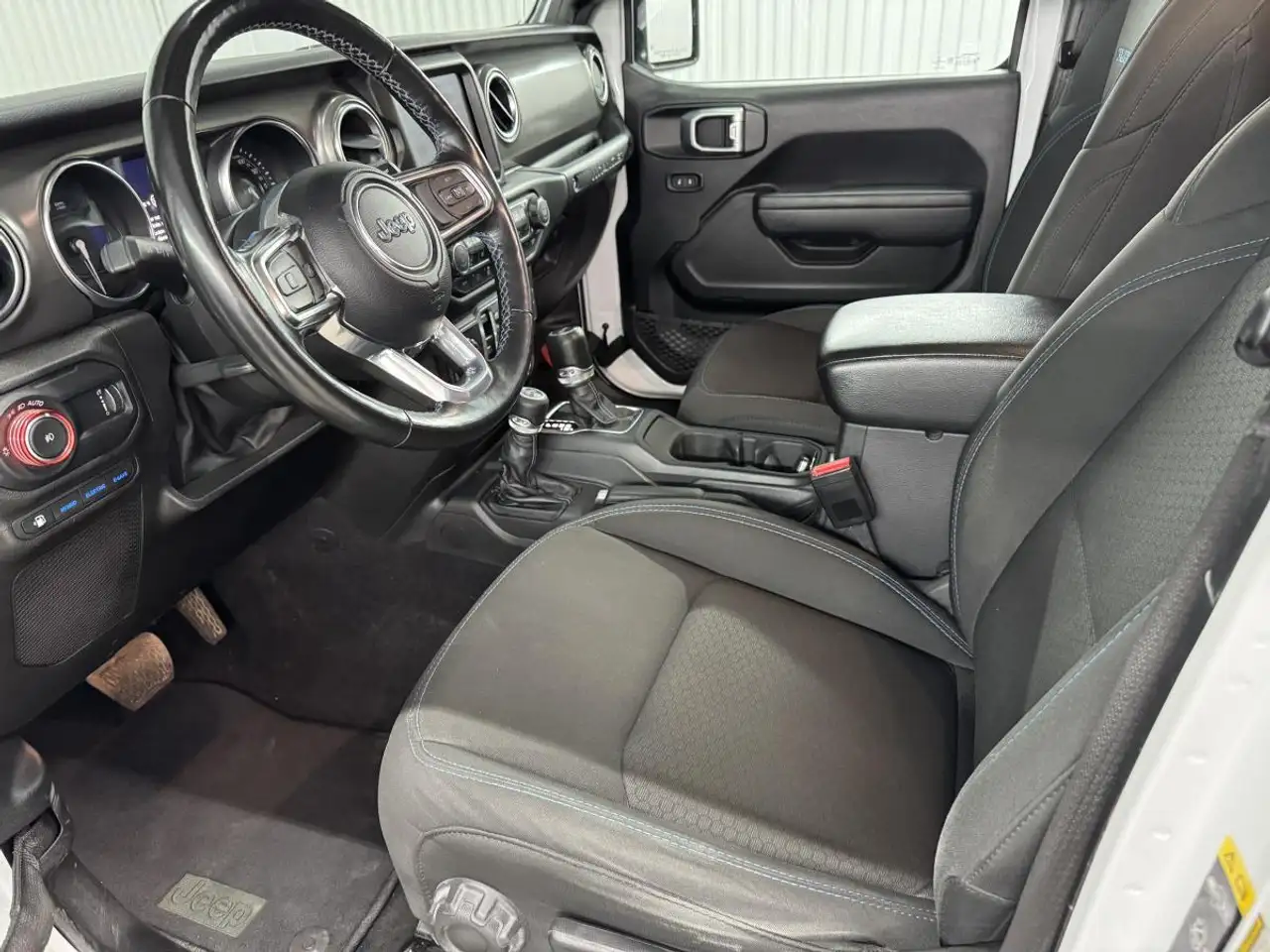 Jeep Wrangler photo Jeep Wrangler