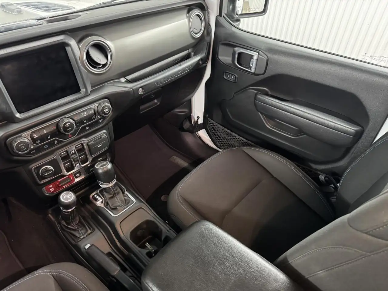 Jeep Wrangler photo Jeep Wrangler