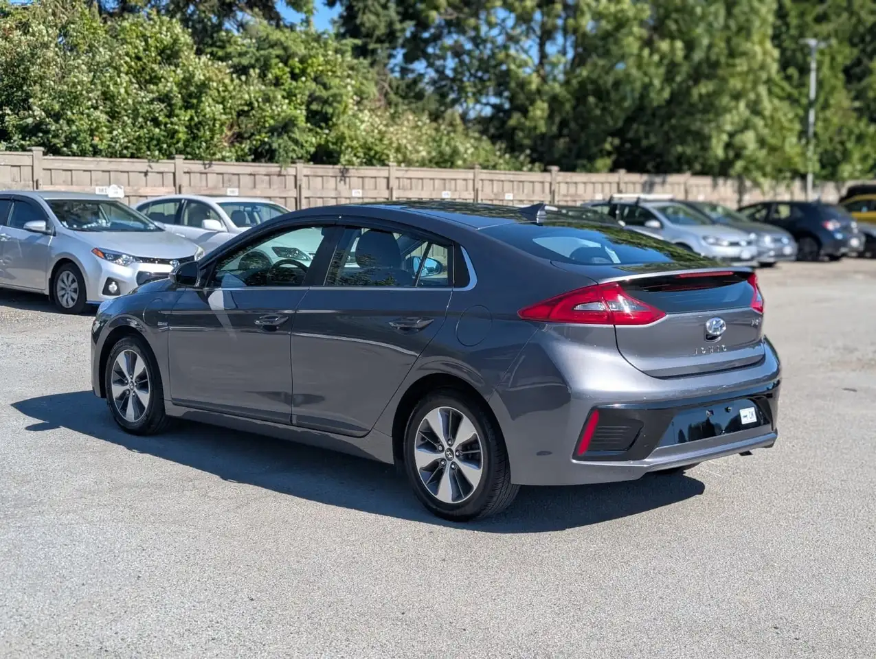 Hyundai IONIQ photo Hyundai IONIQ