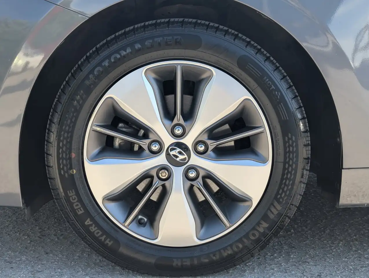 Hyundai IONIQ photo Hyundai IONIQ