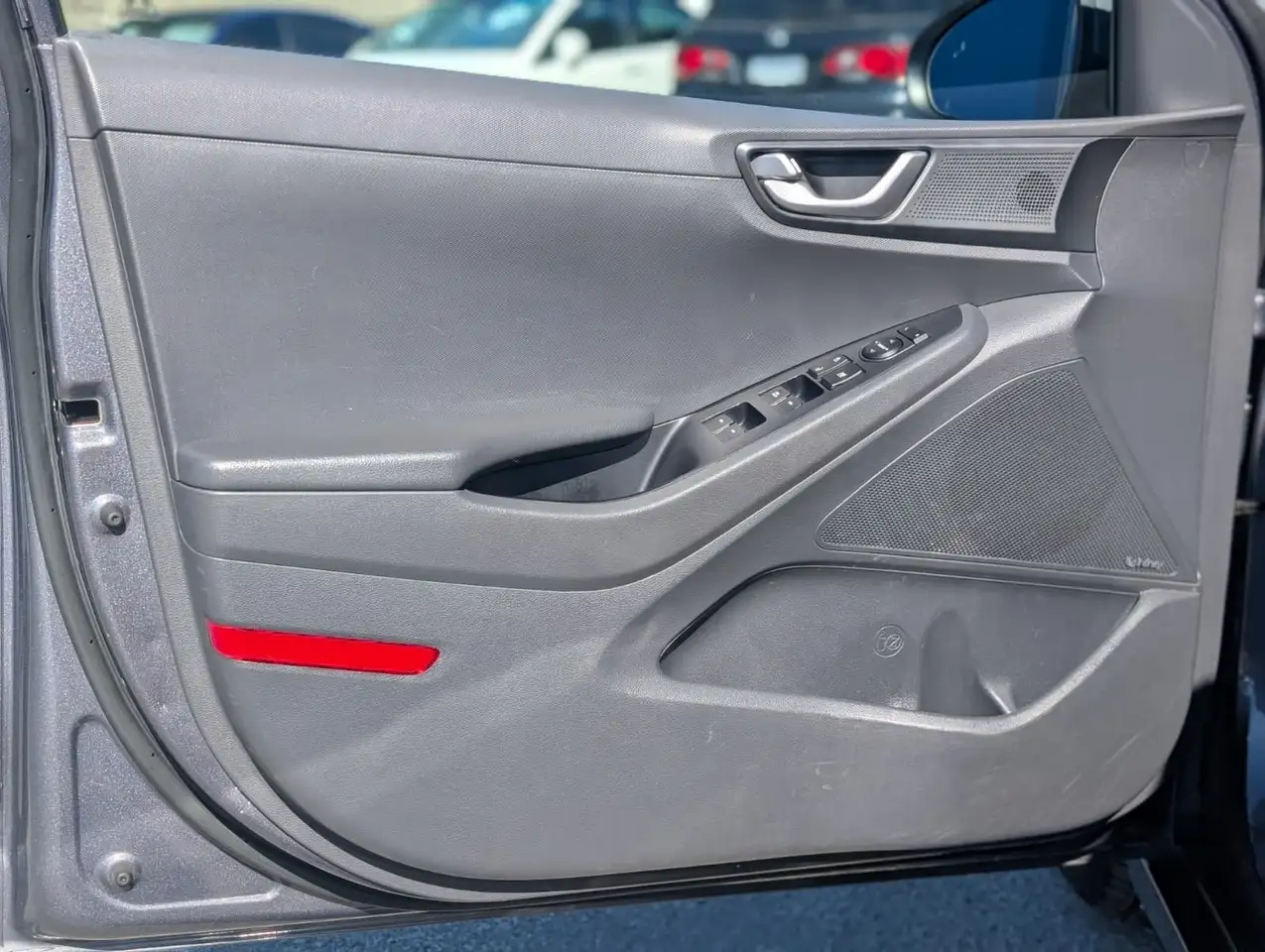 Hyundai IONIQ photo Hyundai IONIQ
