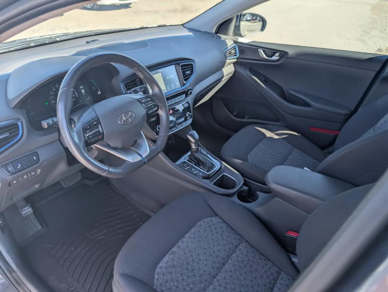 Hyundai IONIQ photo Hyundai IONIQ