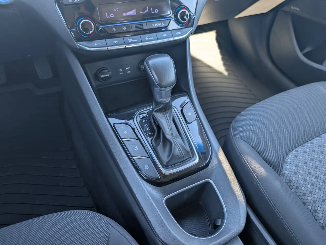 Hyundai IONIQ photo Hyundai IONIQ