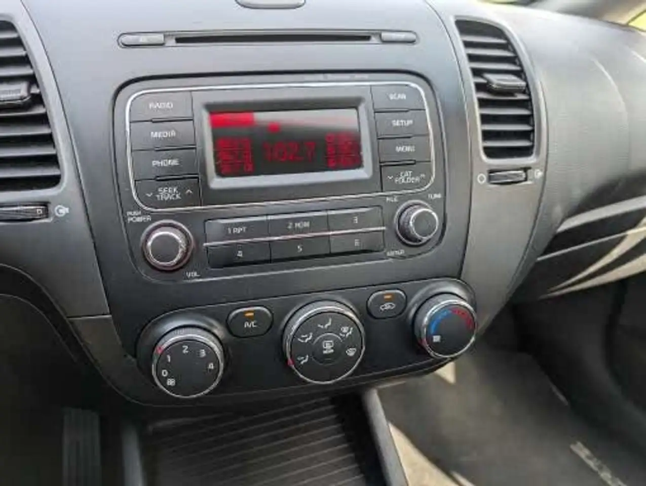 Kia Forte снимка Kia Forte