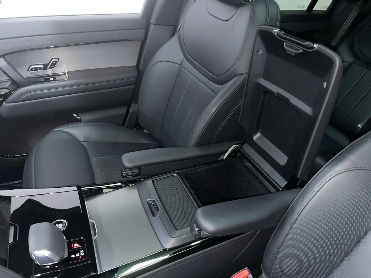 Land Rover Range Rover Sport снимка Land Rover Range Rover Sport