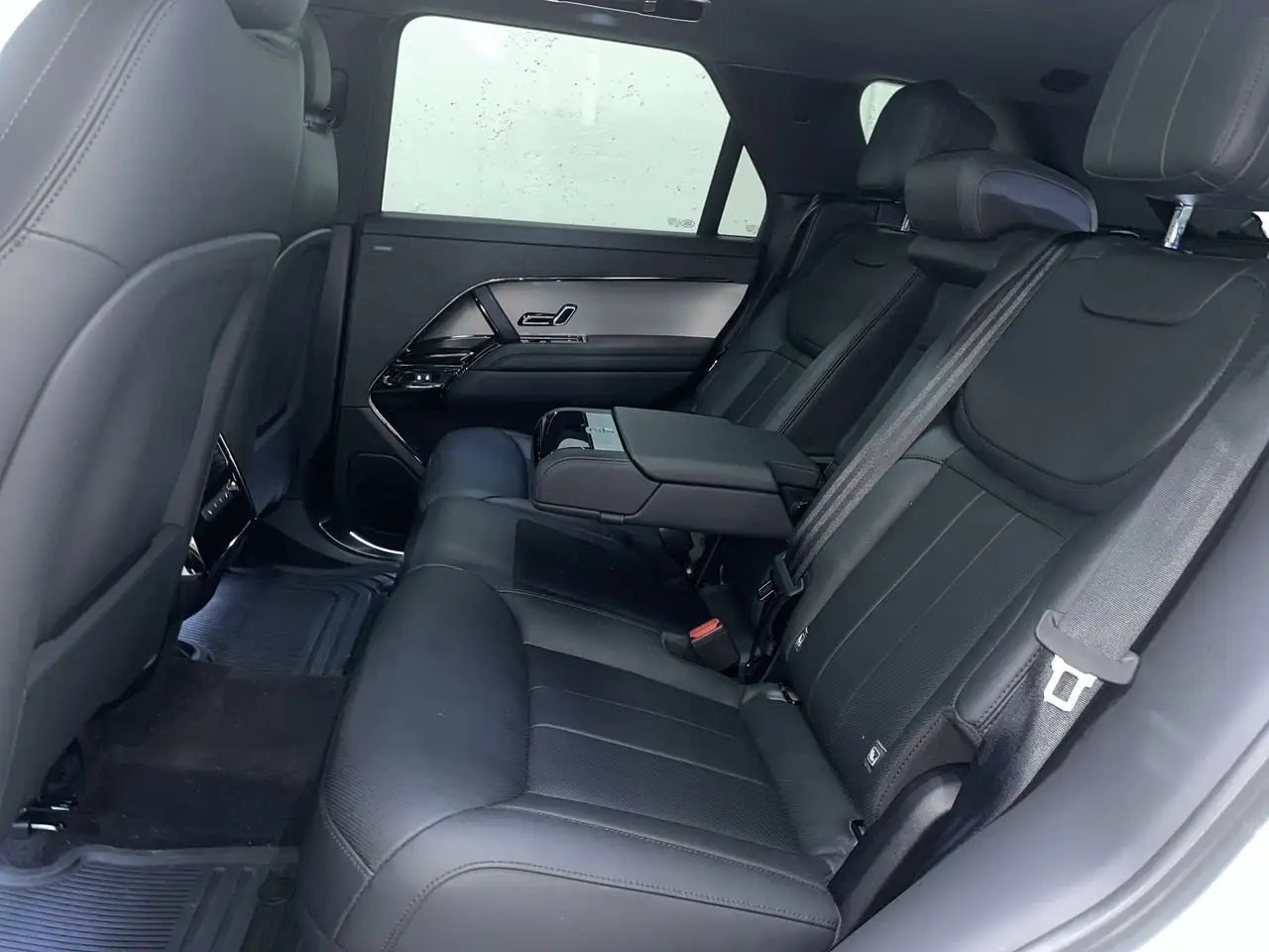 Land Rover Range Rover Sport снимка Land Rover Range Rover Sport