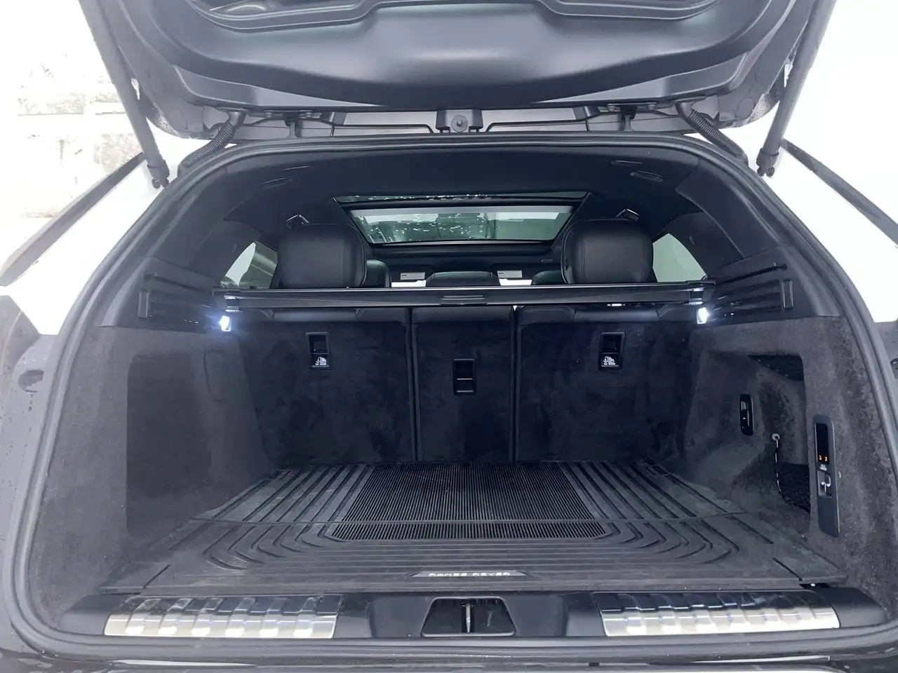 Land Rover Range Rover Sport снимка Land Rover Range Rover Sport
