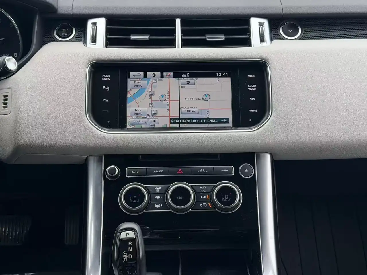 Land Rover Range Rover Sport снимка Land Rover Range Rover Sport