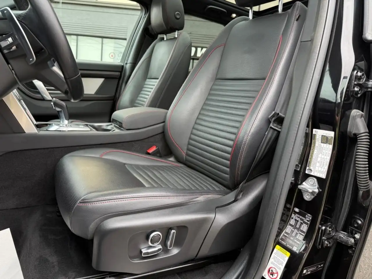 Land Rover Discovery Sport снимка Land Rover Discovery Sport