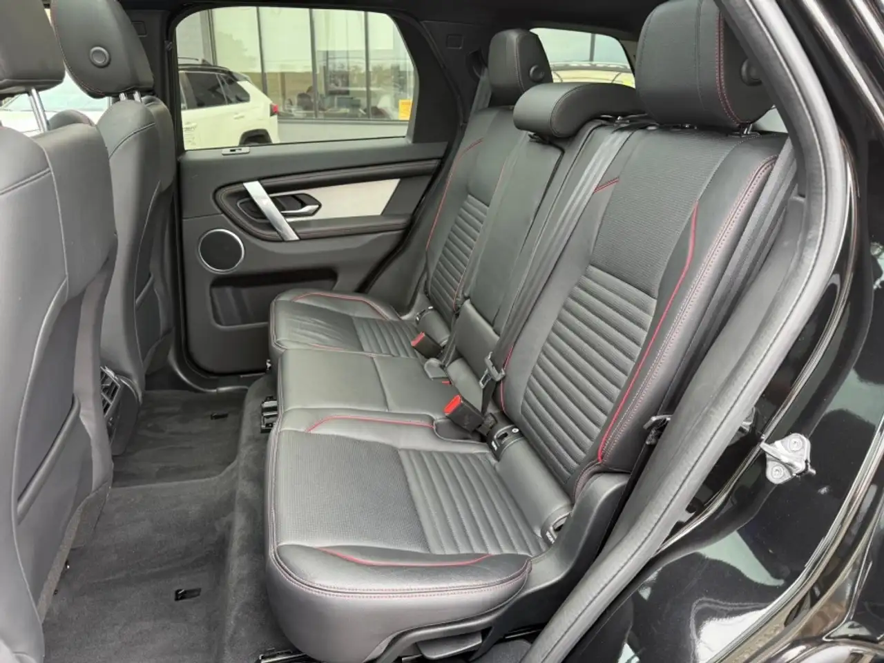Land Rover Discovery Sport снимка Land Rover Discovery Sport