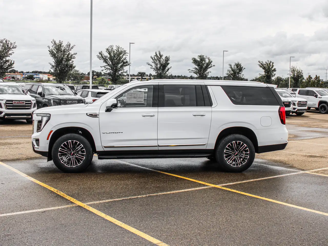 GMC Yukon photo GMC Yukon