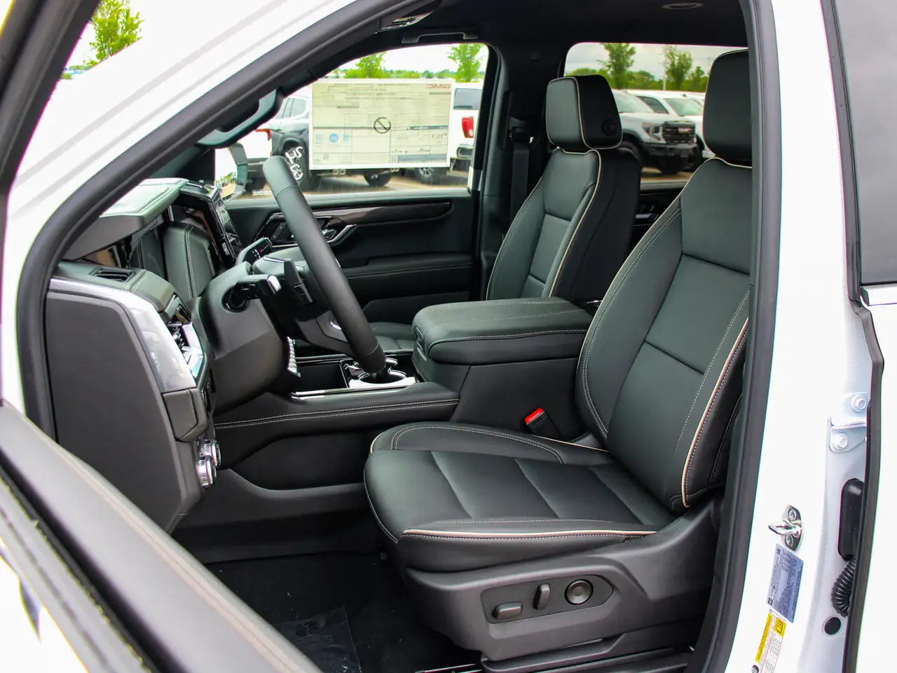 GMC Yukon photo GMC Yukon