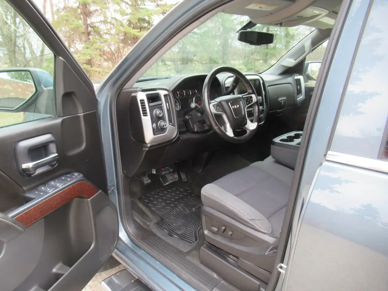 GMC Sierra 1500 снимка GMC Sierra 1500