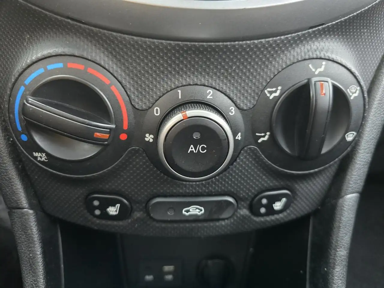 Hyundai ACCENT снимка Hyundai ACCENT