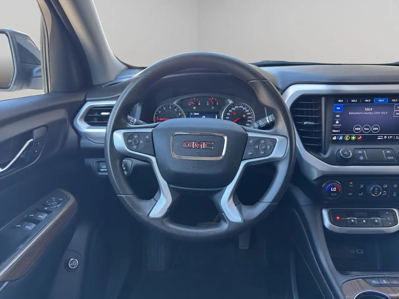 GMC Acadia photo GMC Acadia