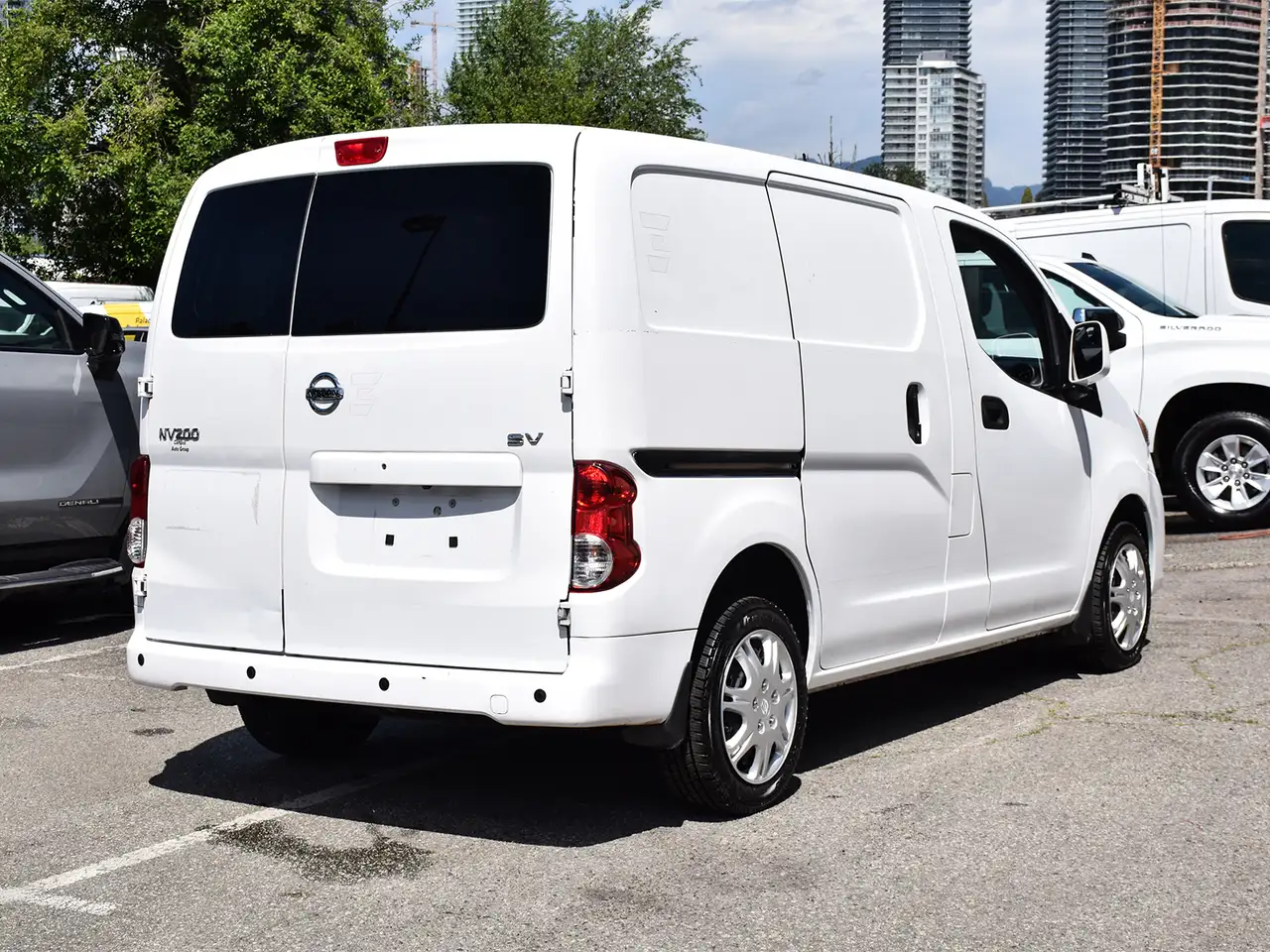 Nissan NV200 снимка Nissan NV200