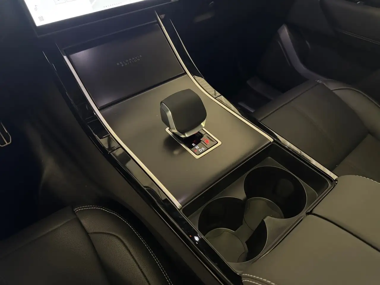 Land Rover Range Rover Velar снимка Land Rover Range Rover Velar