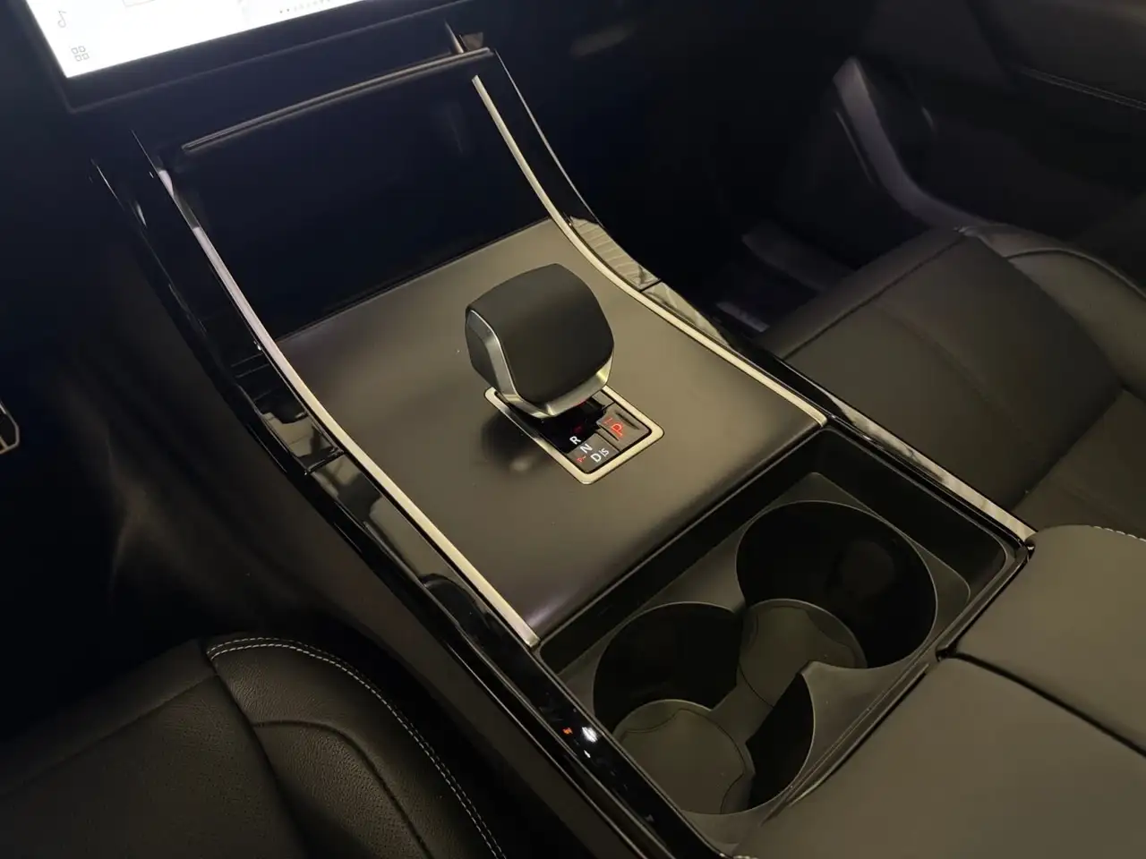Land Rover Range Rover Velar снимка Land Rover Range Rover Velar